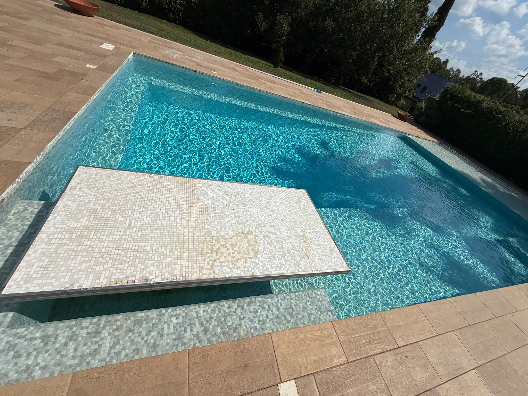 WhatsApp Image 2026-07-24 at 12.30.50 APRILIA: PRESTIGIOSA VILLA CON PISCINA