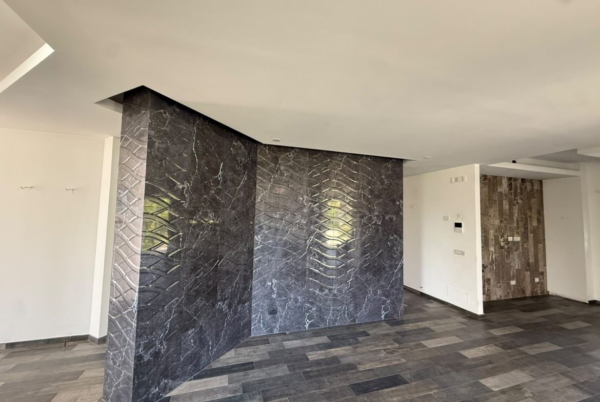 APRILIA: PRESTIGIOSA VILLA CON PISCINA