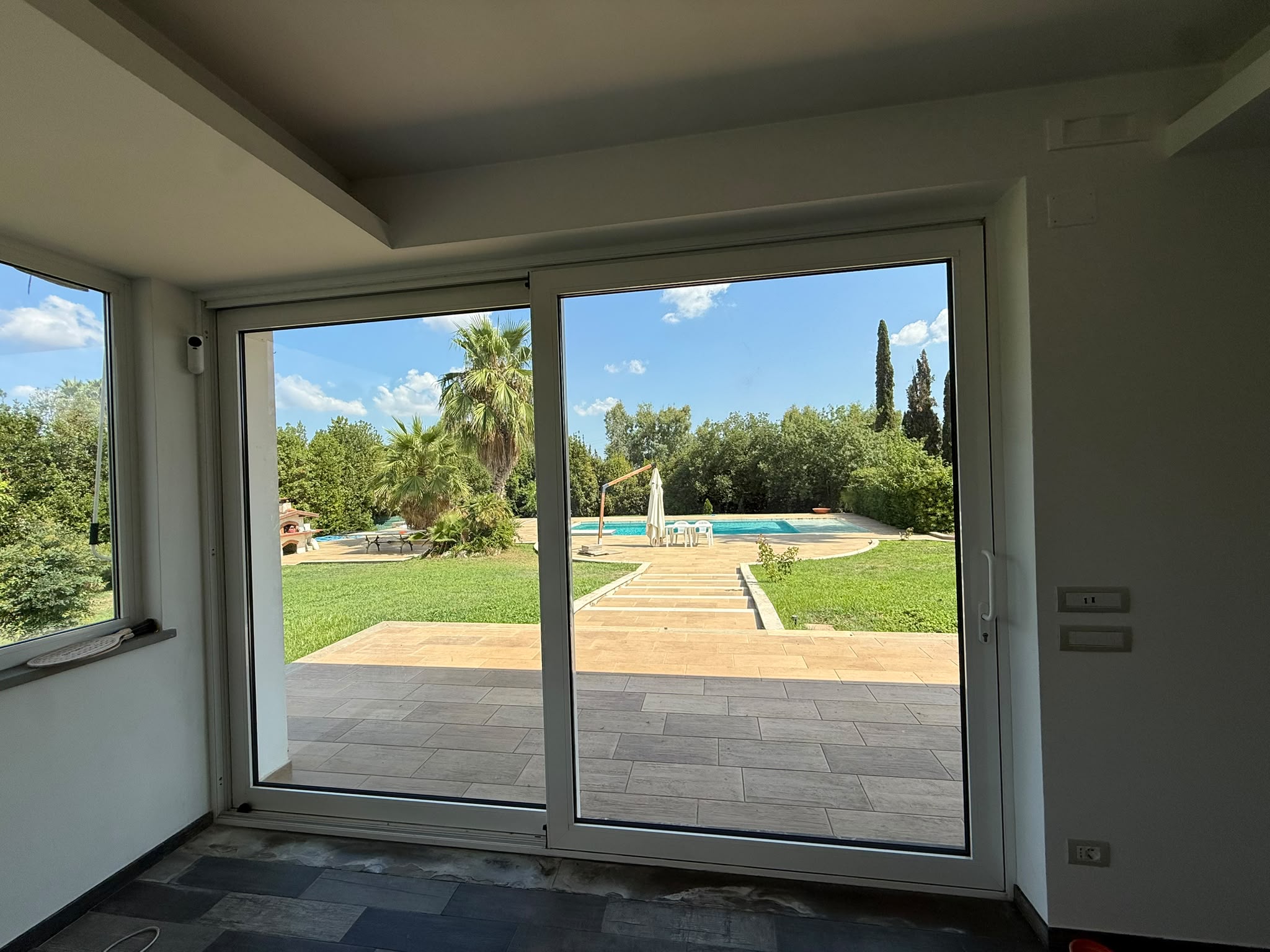 WhatsApp Image 2026-07-24 at 12.30.51 (2) APRILIA: PRESTIGIOSA VILLA CON PISCINA